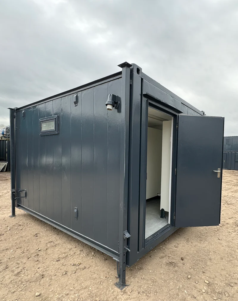 12 × 9 ft 2+1 Toilet Block – Secure Steel, Dual Access (Pre-owned)