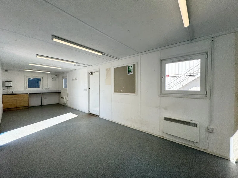 32 × 10 ft Crib Room or Office Cabin – Blue (Sold as Seen) — view 4