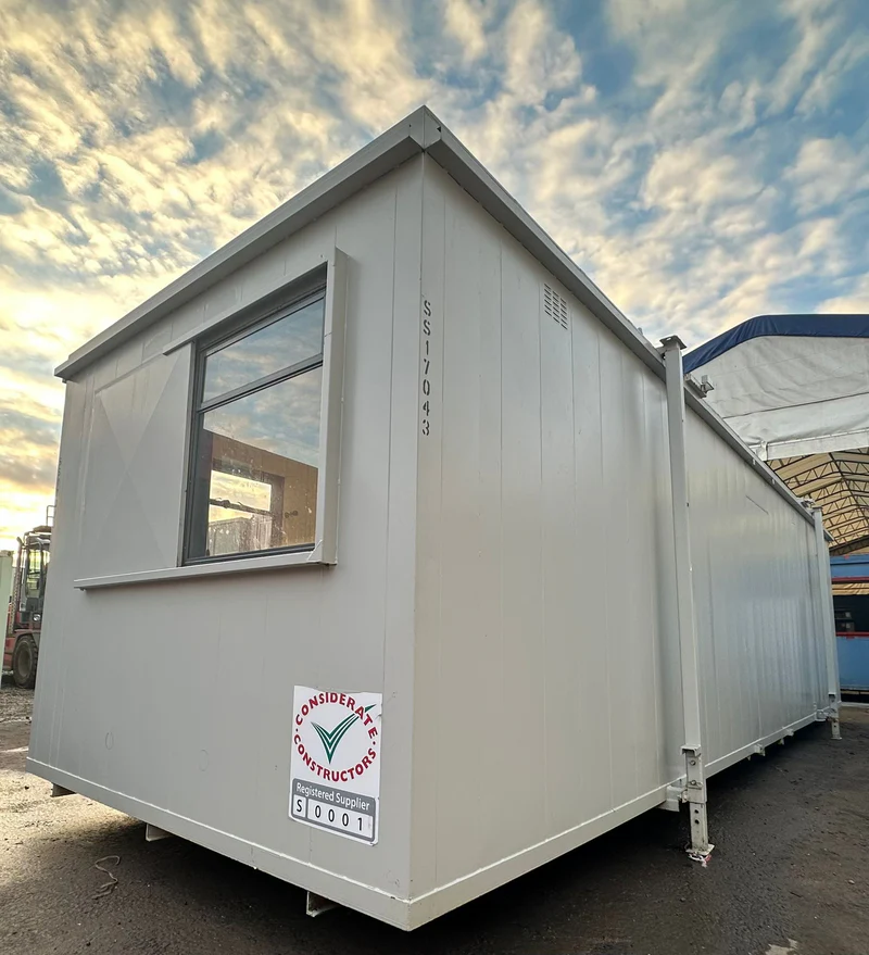 32 × 10 ft Open-Plan Crib Room & Office – Light Grey (Sold as Seen) — view 5