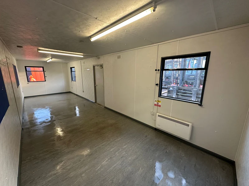 32 × 10 ft Open-Plan Crib Room & Office – Light Grey (Sold as Seen) — view 6