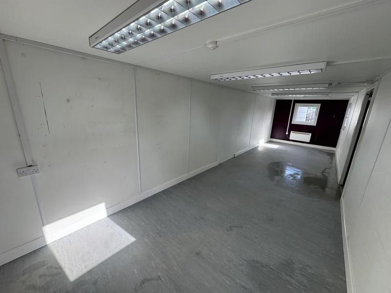 32 × 10 ft Open-Plan Crib Room & Office Cabin (Sold as Seen) — view 7