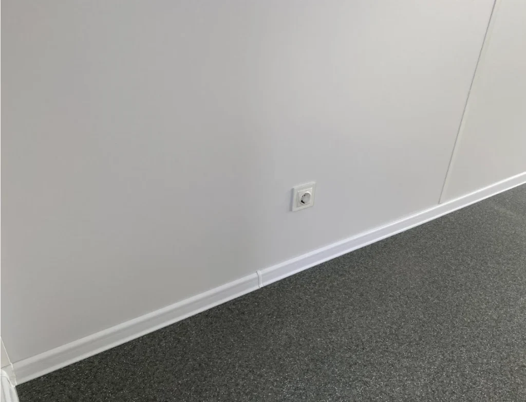 Premium Portable Office with End Window (6.00 × 2.44 m) — view 2