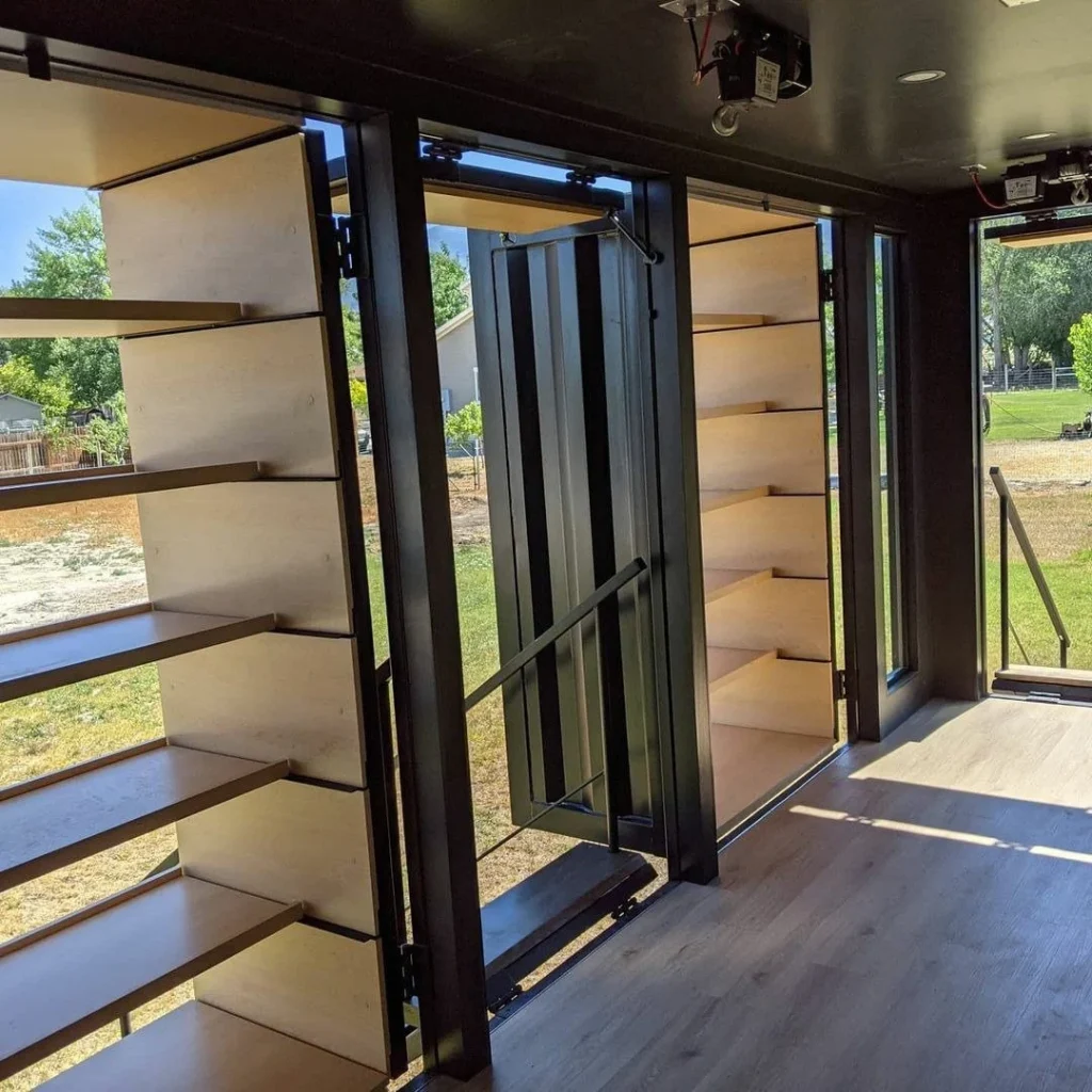 Custom 20ft Retail Container on Wheels — view 7