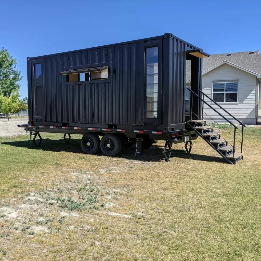 Custom 20ft Retail Container on Wheels — view 4
