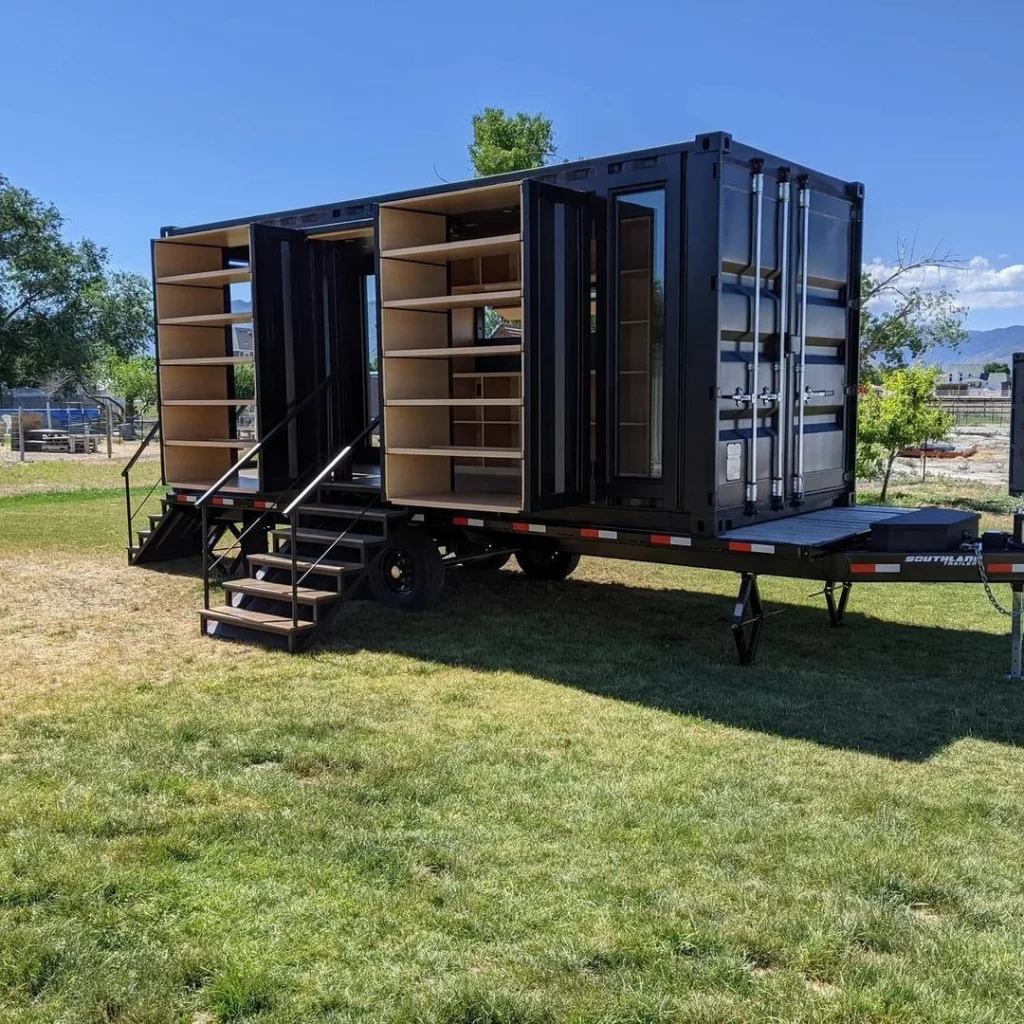 Custom 20ft Retail Container on Wheels — view 2