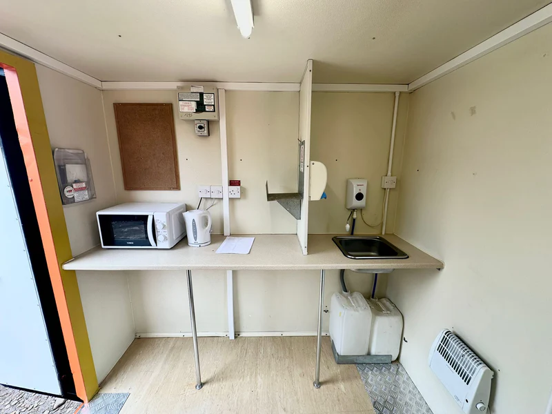 Towable Mobile Welfare Unit with Diesel Generator – Modified (Used) — view 17