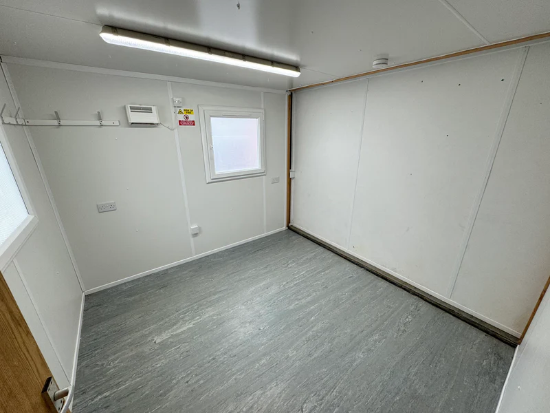 24 × 20 ft Two-Bay Modular Building – Five Rooms (Sold as Seen) — view 8