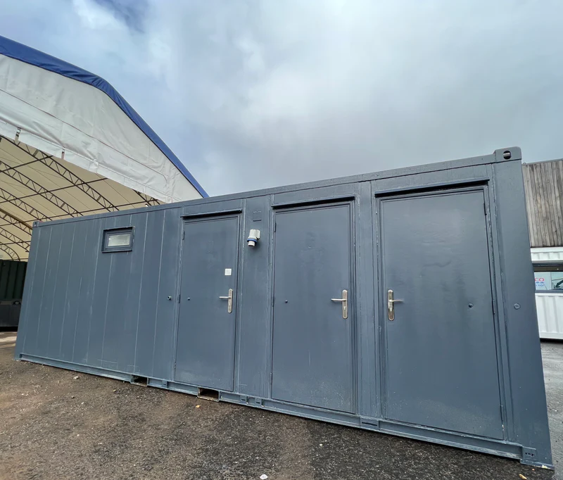 24 × 9 ft 4+1 Toilet Block with Separate Shower Room (Refurbished) — view 2