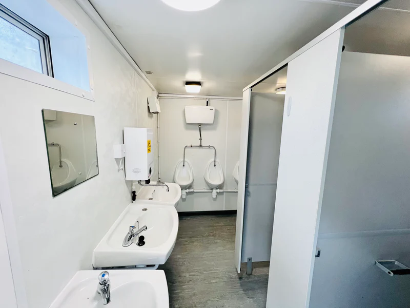 24 × 9 ft 4+1 Toilet Block with Separate Shower Room (Refurbished) — view 5