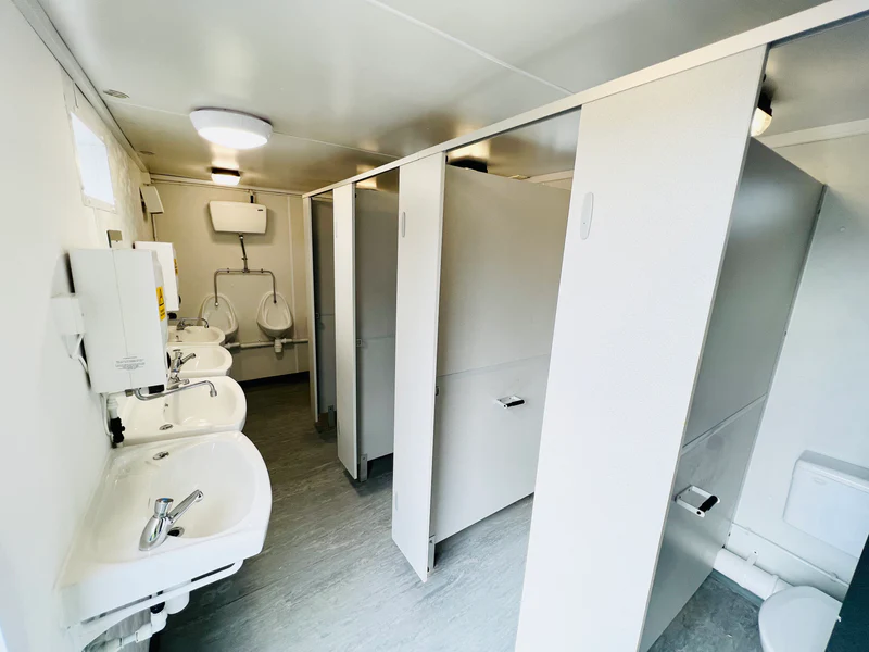 24 × 9 ft 4+1 Toilet Block with Separate Shower Room (Refurbished) — view 4
