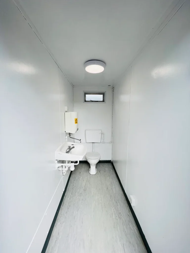 24 × 9 ft 4+1 Toilet Block with Separate Shower Room (Refurbished) — view 12