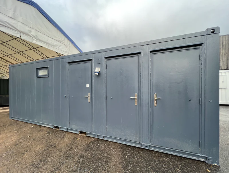 24 × 9 ft 4+1 Toilet Block with Separate Shower Room (Refurbished) — view 11