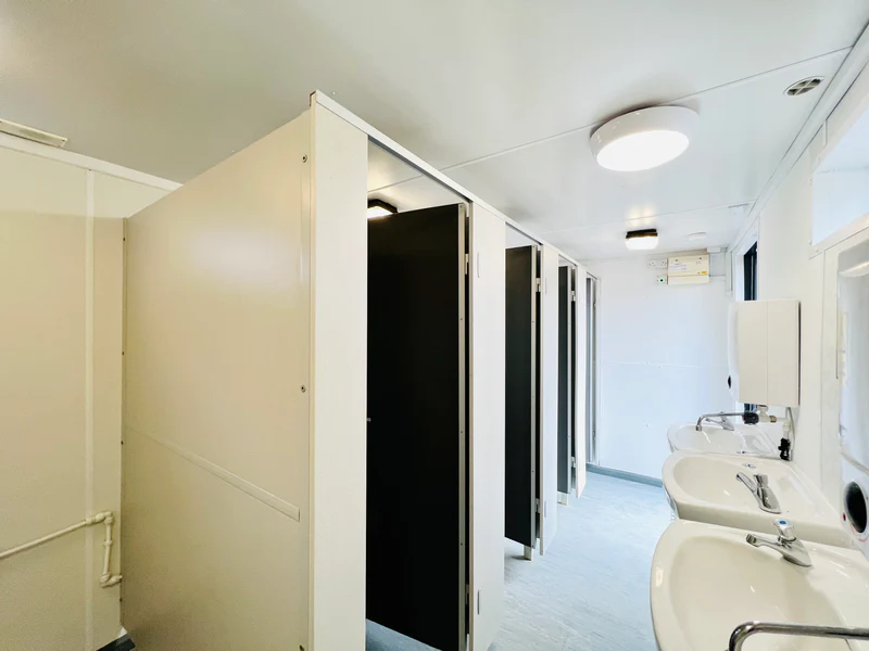 24 × 9 ft 4+1 Toilet Block with Separate Shower Room (Refurbished) — view 10