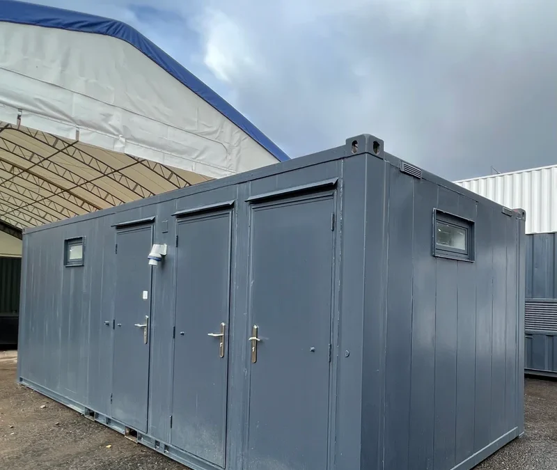 24 × 9 ft 4+1 Toilet Block with Separate Shower Room (Refurbished)