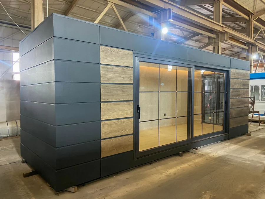 Vintage Portable Cabin with Glazed Front (7.00 × 3.00 m)